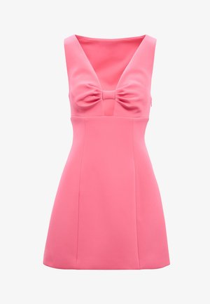 Rochie mini roz aprins fără mâneci, cu decolteu adânc în V și detaliu cu fundă adunată la bust, talie ajustată și fustă ușor evazată.