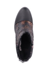 Bottine en cuir noir avec une tige texturée marron et métallique, dotée d'un bord supérieur froncé et d'une fermeture éclair sur le côté pour un enfilage facile.