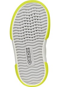 Semelle de chaussure en caoutchouc blanc avec une texture ondulée, dotée d'un centre gris et de bords jaunes éclatants. Comprend de petits trous d'aération noirs et un logo.