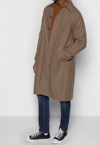 Nudie Jeans Klassisk kappa / rock - brown