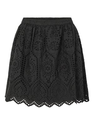 Gonna nera con un design arricciato, in tessuto ricamato a pizzo e orlo a scallop. Il tessuto presenta motivi e dettagli intricati.
