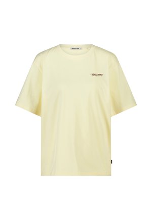 Lichtgele T-shirt met korte mouwen, kleine tekst "FARMER'S MARKET" op de linkerborst en een ronde hals.