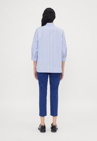 WEEKEND MaxMara Pantaloni - blue