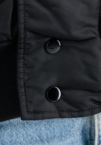 Alpha Industries Bomberjakke - black