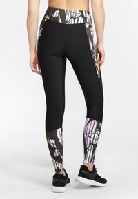 Leggings realizzati in tessuto elastico nero con un design astratto colorato in vita e sul polpaccio, con accenti rosa, giallo e nero.
