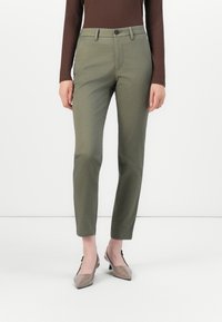 Olive green tailored pants, lightweight fabric, slim fit, button closure, belt loops, cropped length. Worn with taupe slingback heels.
