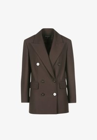 Blazer marrón de doble botonadura con hombros estructurados, dos bolsillos frontales, botones blancos en contraste y textura de tela suave.