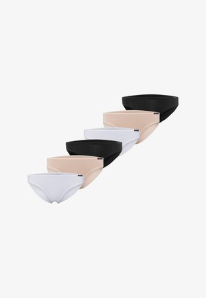 Seis bragas de algodón para mujer en colores alternos: blanco, beige y negro, dispuestas en diagonal sobre un fondo blanco.