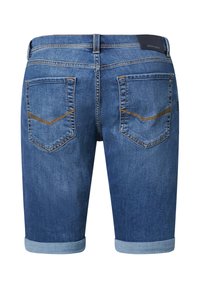 Dunkelblaue Denim-Shorts mit umgeschlagenen Säumen, die zwei Gesäßtaschen mit kontrastierenden Nähten und einem markierten Taillendetail aufweisen.