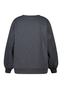 Grijze sweatshirt met een relaxte pasvorm, geribde manchetten en zoom, en subtiele hartcontouren op de mouwen. Zacht materiaal, minimalistisch ontwerp.