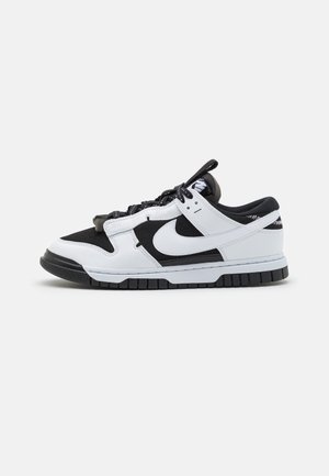Nike Sportswear, AIR DUNK JUMBO - Matalavartiset tennarit - black/white