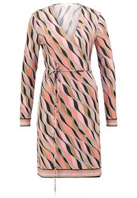 Vestido de manga larga tipo envolvente en una tela sedosa con un estampado de olas en rosa, beige y negro. Incluye un cinturón para atar y un escote en V profundo.