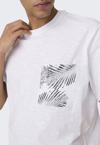 Only & Sons ONSPERRY LIFE LEAF POCKET TEE - T-shirt print - bright white