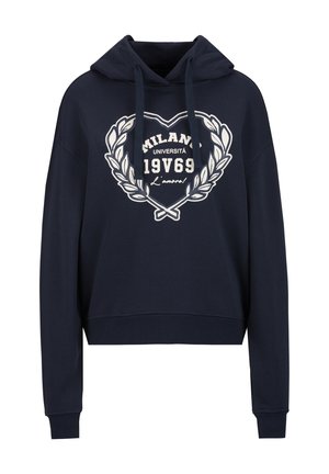 Navyblauer Kapuzenpullover mit weißem Lorbeerkranz und dem Text "MILANO UNIVERSITÀ 1969 L'amore!" auf der Vorderseite, Kordelzug an der Kapuze, lange Ärmel.