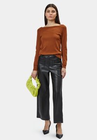 INFLUENCER BOAT-NECK BASIC - Maglione - caramel