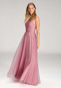 Maxi-jurk in lichtroze, gemaakt van doorzichtig tule. Aansluitende corsage met horizontale stiksels, dunne bandjes en een vloeiende rok.