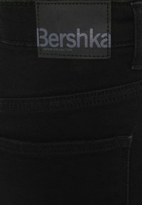 Bershka Vaqueros rectos - black
