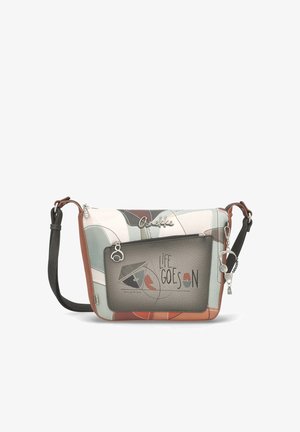 Bolso bandolera con diseño abstracto en tonos pastel, bolsillo delantero con la inscripción "La vida continúa" y encantos decorativos en la cremallera de la correa negra ajustable.