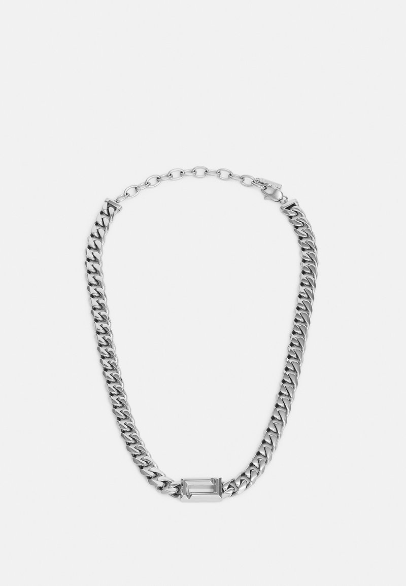 Collar de cadena de plata con eslabones entrelazados, un acento rectangular central y un acabado texturizado. Cierre ajustable para un ajuste seguro.