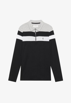 Polo majica s dugim rukavima, sivi ovratnik, crno tijelo i horizontalne bijele i sive pruge. Prednje zatvaranje na zip i detalj s logotipom na prsima.