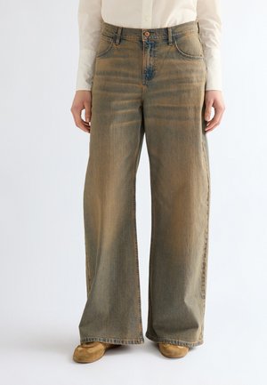 Wrangler, ULTRA BARREL LOW RISE LOOSE - Дънки Mom fit - warm dunes
