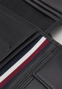 Tommy Hilfiger PREMIUM FLAP AND COIN - Novčanik - black