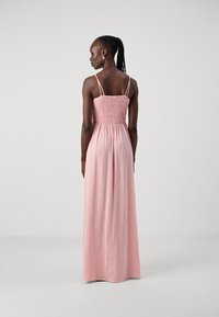 Vero Moda Tall VMCAMMI SINGLET SMOCK DRESS - Maxikjole - peaches n cream