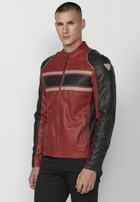 Koroshi EFFECT - Kunstnahast jakk - rojo red