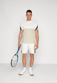 Sergio Tacchini DIAGONALLEY SHORTS - Sporta šorti - gardenia/black