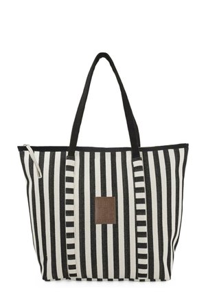 Bolso tote a rayas en blanco y negro, fabricado en tejido con base sólida, que cuenta con un cierre de cremallera, dos asas resistentes y un parche con el logo.