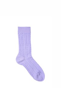 Calzino a maglia lilla con bordo a coste, caratterizzato da un motivo a treccia testurizzato su tutta la superficie. Il tessuto morbido e il design a lunghezza media migliorano il comfort.