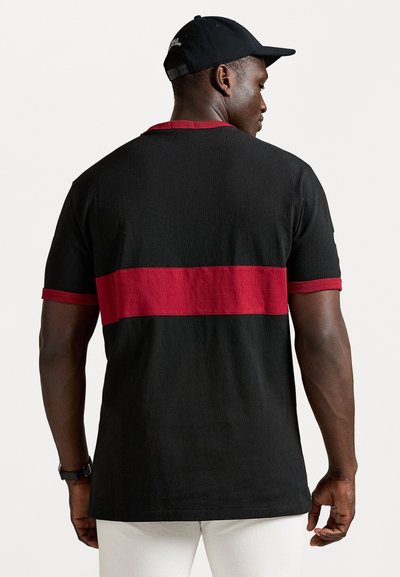 Polo Ralph Lauren Big & Tall BIG PONY 20TH ANNIVERSARY CREST T-SHIRT - Potiskana majica - polo black/holiday red
