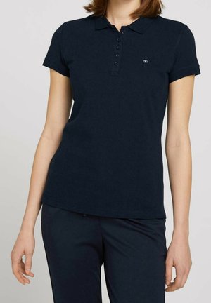 Polo shirt blu navy con maniche corte, colletto e bottoni. Presenta un piccolo logo sul petto sinistro. Tessuto in cotone.
