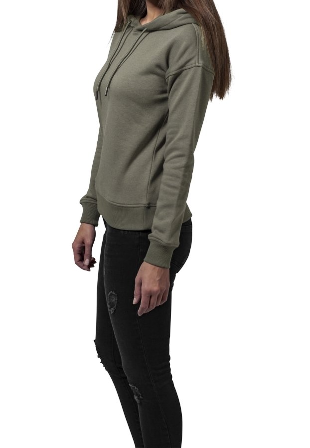 Olijfgroene hoodie met een trekkoord, ribbelmanchetten en onderzoom; zachte stof; gecombineerd met zwarte versleten skinny jeans.