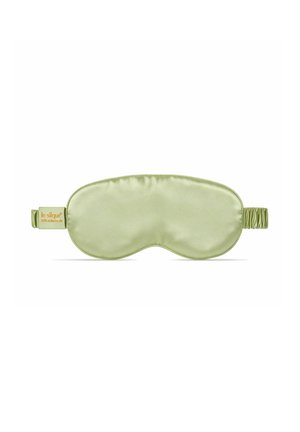 Maschera da sonno in seta verde chiaro con fascia elastica e etichetta "le silque 100% mulberry silk" su sfondo bianco.