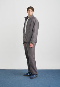 adidas Originals Φλις μπουφάν - grey strata