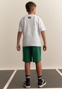 Next RELAXED FIT-SHORT SLEEVE SET - Trainingsbroek - white green skate of mind