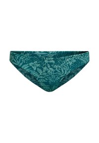 Valimata, green island sky