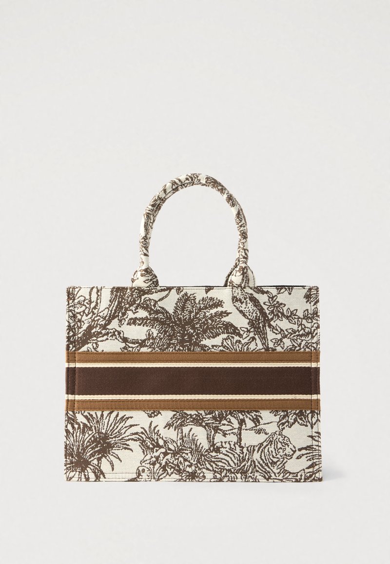 Sac fourre-tout présentant un motif botanique marron et crème avec des rayures horizontales unies marron et beige, surmonté de deux anses torsadées.
