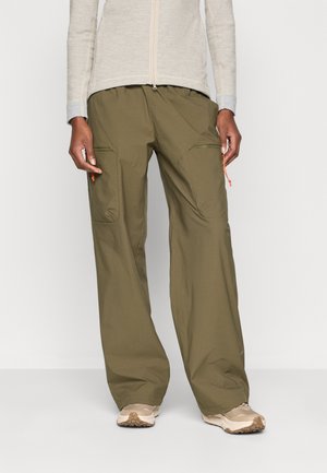 CARGO PANTS - Friluftsbyxor - meadow moss