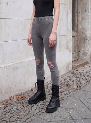 Urban Classics, CUTTED  - Retuusid - püksid - acid black