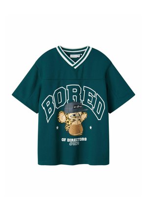 T-shirt vert à manches courtes avec col en V, présentant un graphisme de gorille en dessin animé et un texte en blanc "BORED OF DIRECTORS" en lettres épaisses.