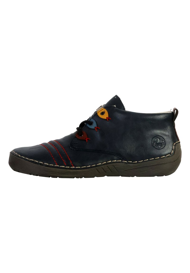 Bottes noires en cuir à chevilles avec des accents rouges, bleus et jaunes. Surface texturée, bout rond et détails de coutures contrastantes. Semelle en caoutchouc.