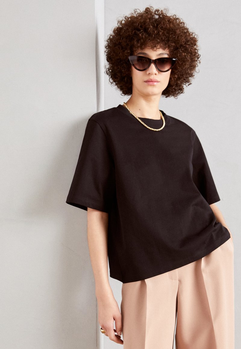 Lindex LOLA - Navadna majica - black