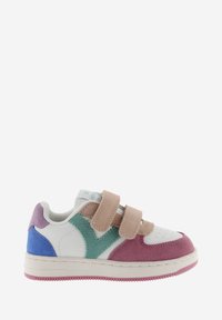 Sneaker con tomaia in pelle bianca, dettagli in camoscio rosa, verde e blu, e due fasce in velcro. Presenta una suola in gomma rosa.