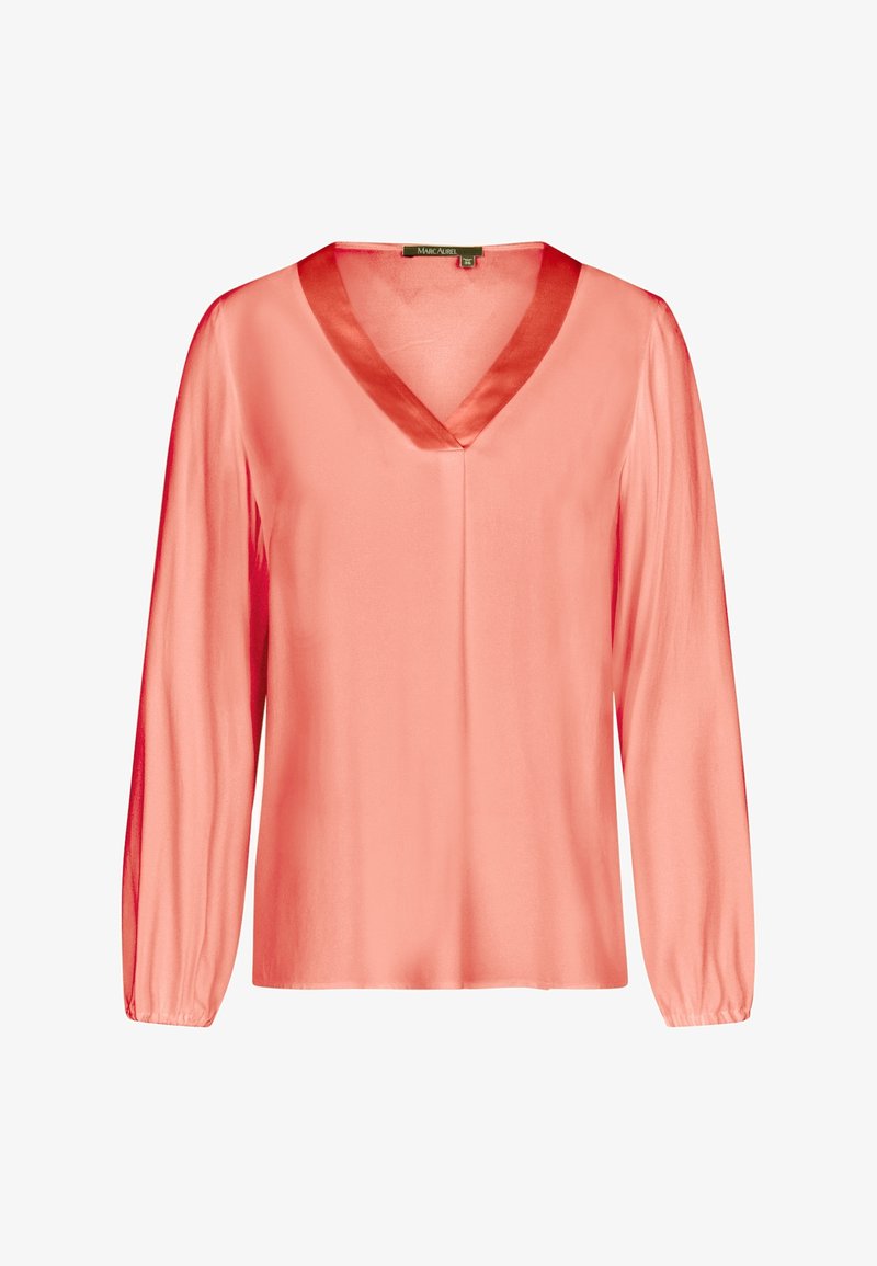 Koraalfarbene Satin-Bluse mit V-Ausschnitt, langen Ärmeln und elastischen Manschetten. Glatte Textur mit leichtem Tragegefühl, entworfen für eine lockere Passform.