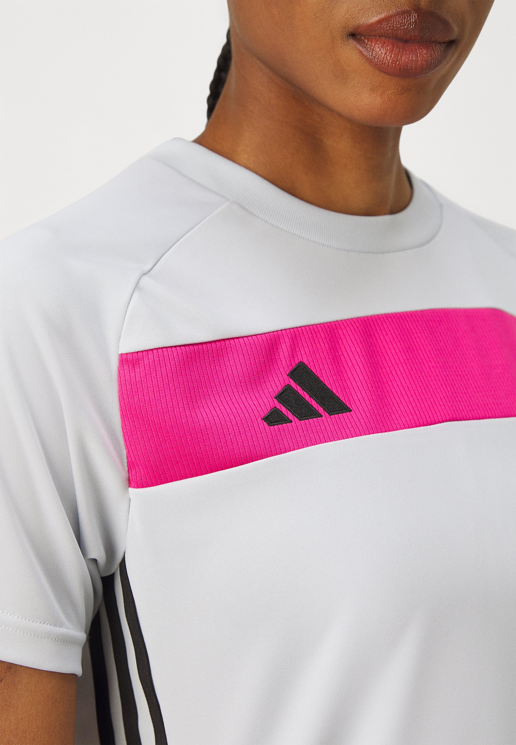 売れ筋商品|||アディダス Tシャツ レディース トップス TIRO25 ESSENTIALS - Print T-shirt - clear grey/real magenta adidas Performance TIRO 25 ESSENTIALS - T-Shirt print