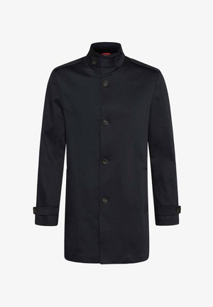 Czarny, męski płaszcz do połowy długości z kołnierzem stójką, zapinany na guziki z przodu, z patkami na ramionach, bocznymi kieszeniami oraz mankietami zapinanymi na guziki.