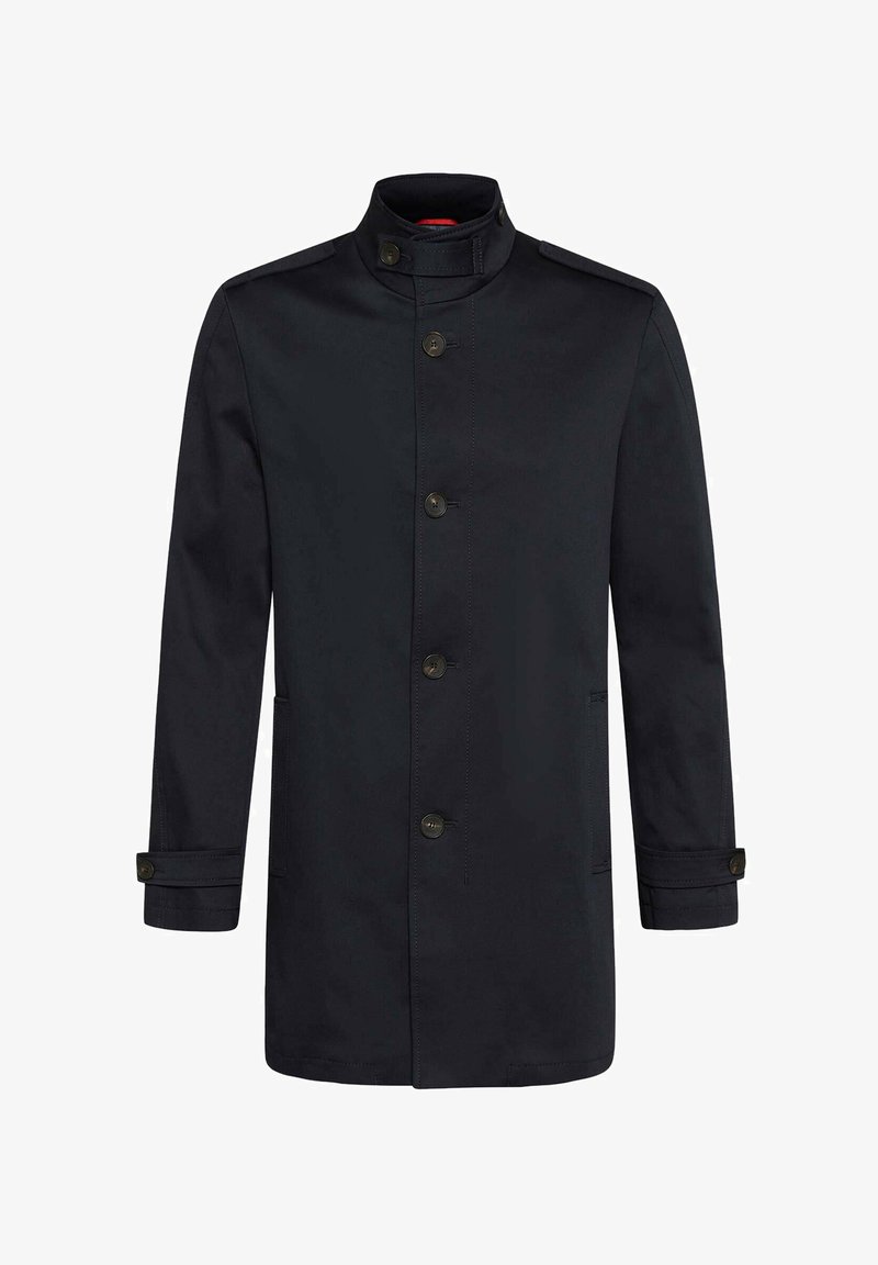 Czarny, męski płaszcz do połowy długości z kołnierzem stójką, zapinany na guziki z przodu, z patkami na ramionach, bocznymi kieszeniami oraz mankietami zapinanymi na guziki.