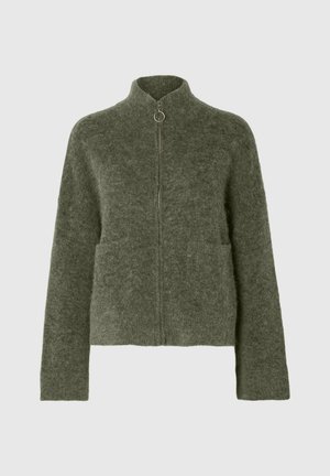 Grønn zip-up genser med høy krage, laget av lodden materiale. Har to frontlommer og en rett, kort design.